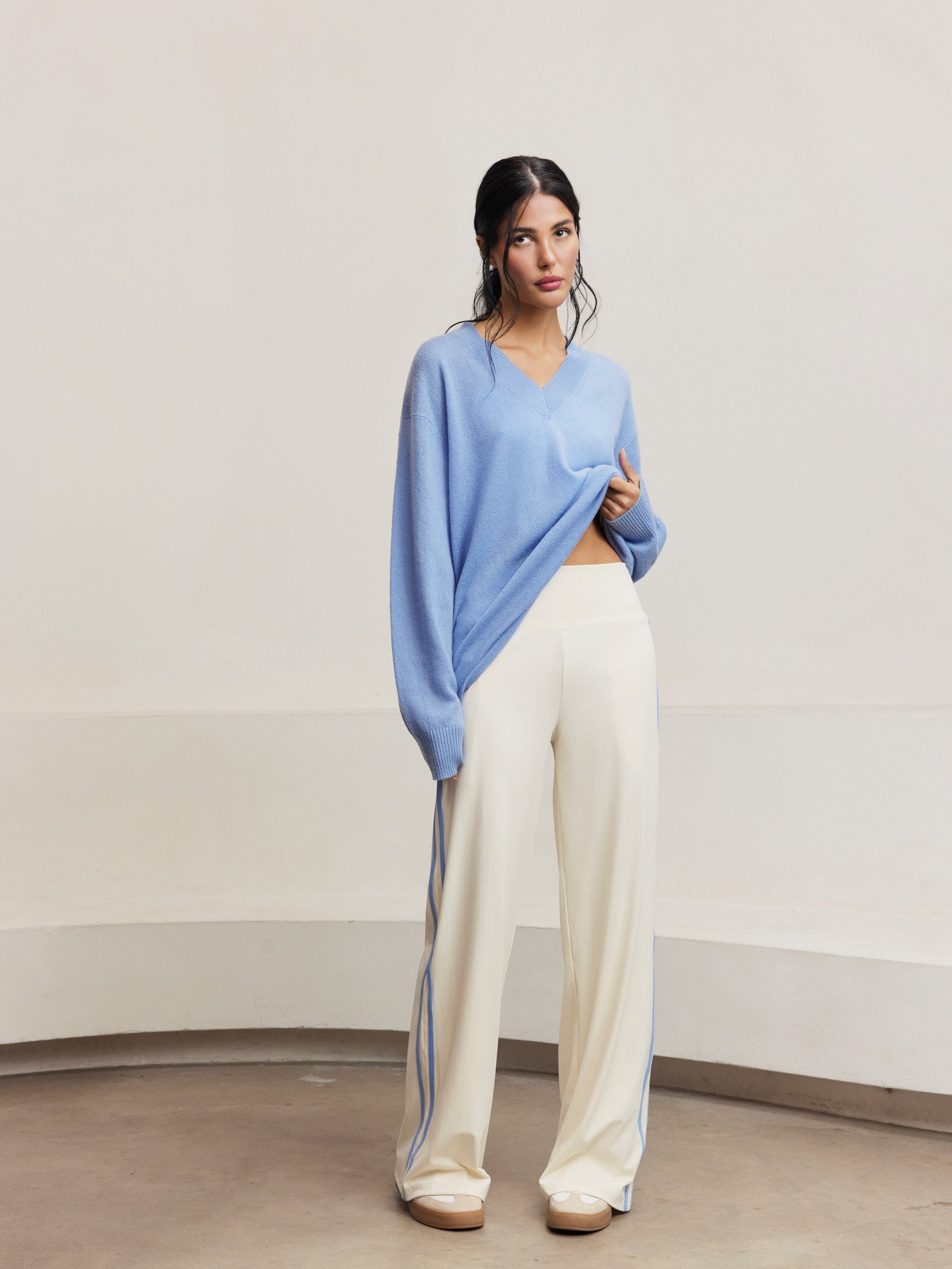Carli V Neck Sweater - Brilliant Blue