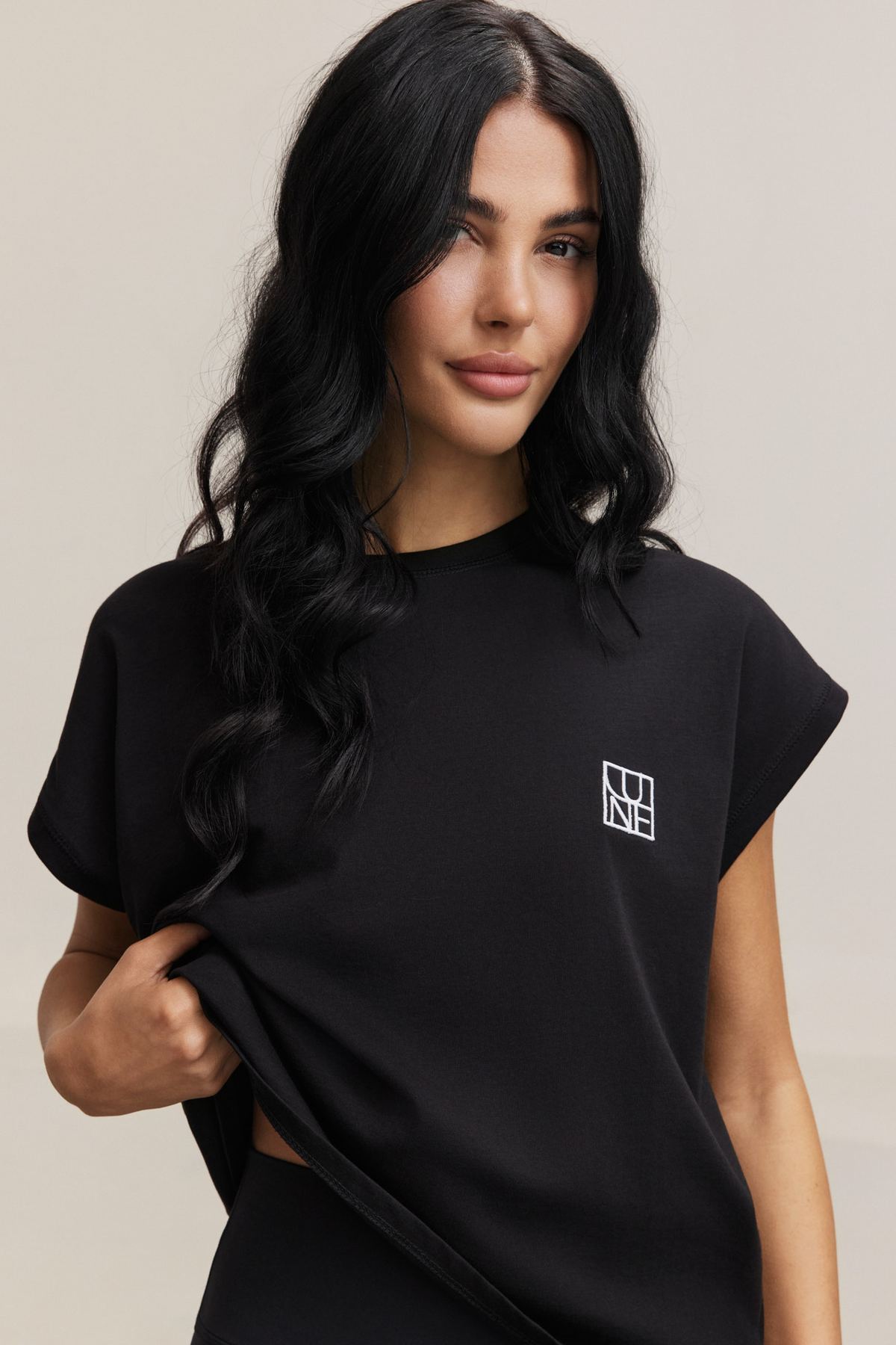 Ana Logo Tee - Black